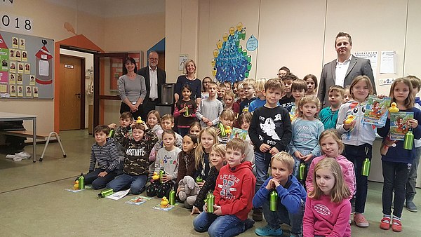 Grundschule in Birk gewinnt Wasserspender