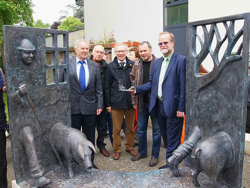 Von links: Gerd Streichardt, Vorsitzender des HGV Lohmar Paul Hoscheid, Dr. Johannes Bolten, Friedemann Sander (Künstler), Michael Hildebrand, Geschäftsführer der Stadtwerke Lohmar
