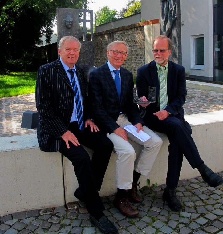 Von links: Gerd Streichardt - Vorsitzender des HGV Lohmar, Dr. Johannes Bolten, Michael Hildebrand - Geschäftsführer der Stadtwerke Lohmar